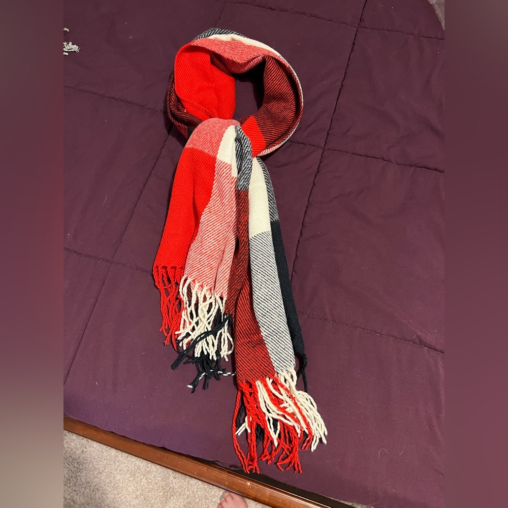 NWOT!! Women’s Plaid Print Scarf 🧣